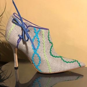 NIB MANOLO BLAHNIK EU 39.5 US 8.5-9